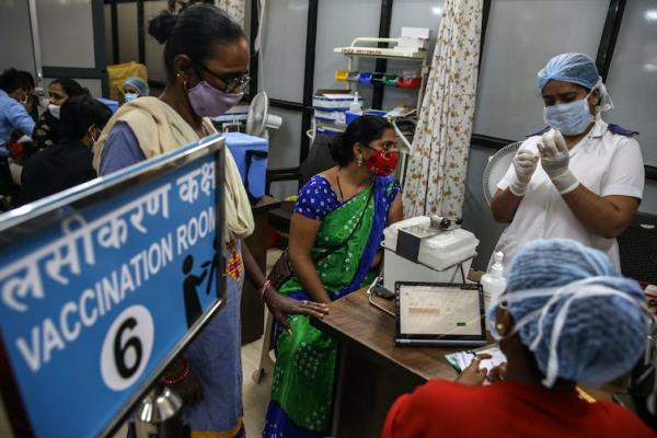 A group of Indian women at a COVID vaccination centre.